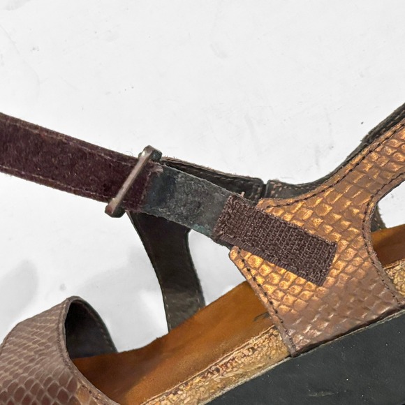 Naot Pamela Platform Sandals Womens 6 Bronze Metallic Snake Embossed Leather - Picture 9 of 9